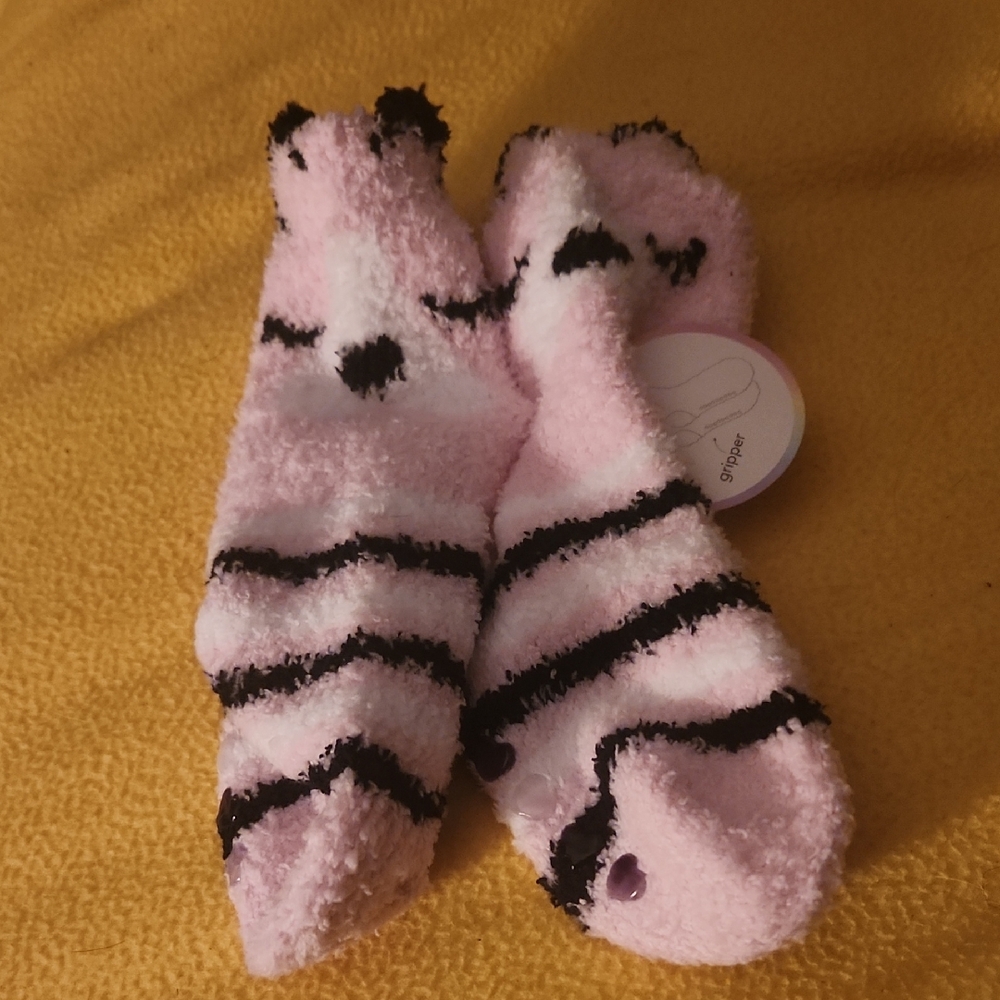 Q7  Ears, face & grippers Warm fuzzy kids socks